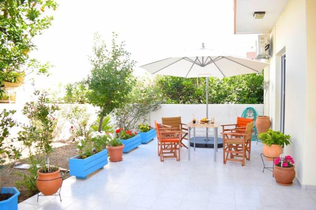 Marble Cool 2-bedroom Down Town Yard House Apartamento Kíssamos